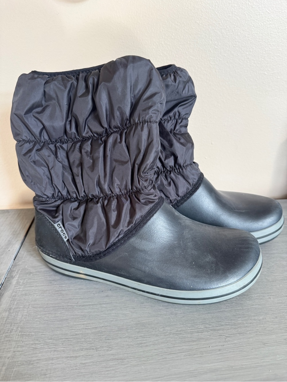 Crocs 14614 WINTER PUFF BOOT Womens Sz 10 Winter Warm Nylon Shaft Boots Black